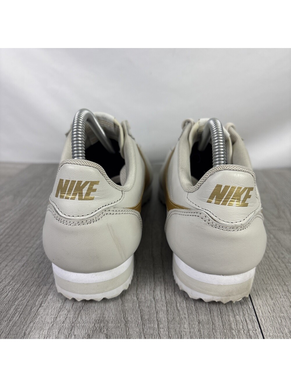 Nike Classic Cortez Leather Light Bone Metallic Gold 807471-011 Women's 10.5 - Picture 4 of 11